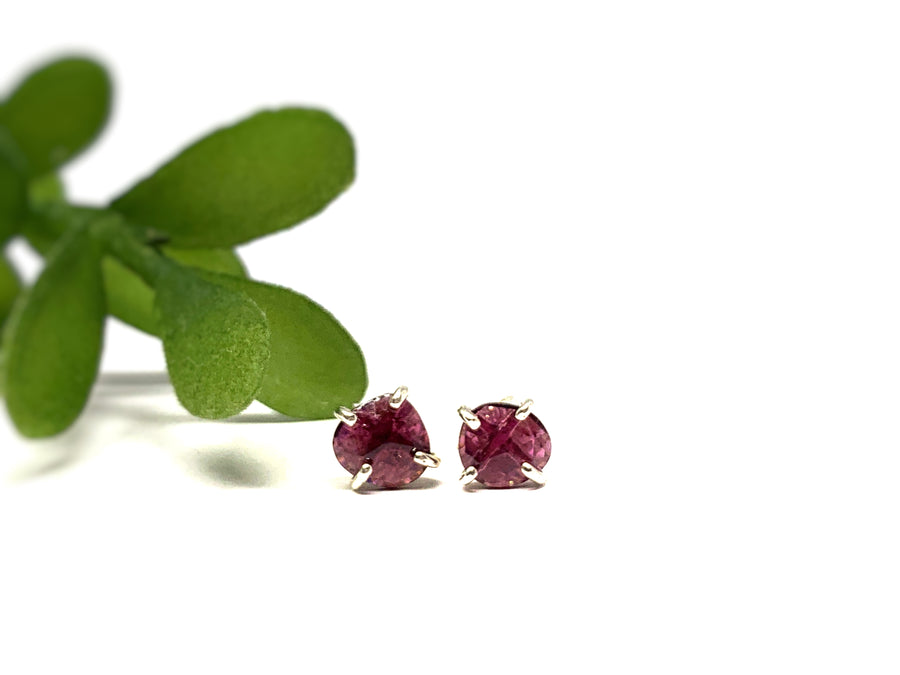 Raw Claw Earrings - Garnet